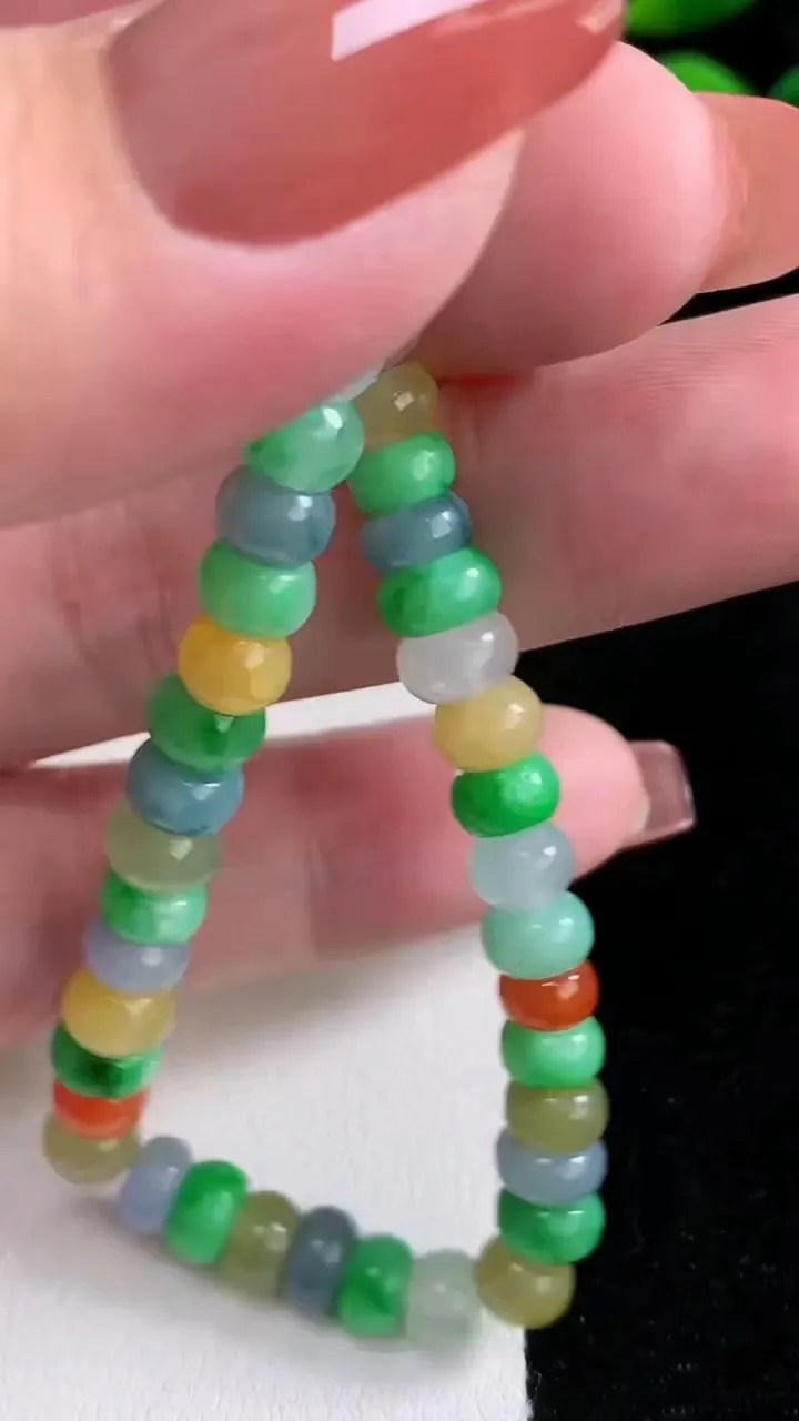 天然A货翡翠四彩算盘珠手串，尺寸6.5-4-48颗，重量:15.38g12月16日
工厂直销收藏佳品,种好水足，色泽均匀，有种有色，上手高大气！