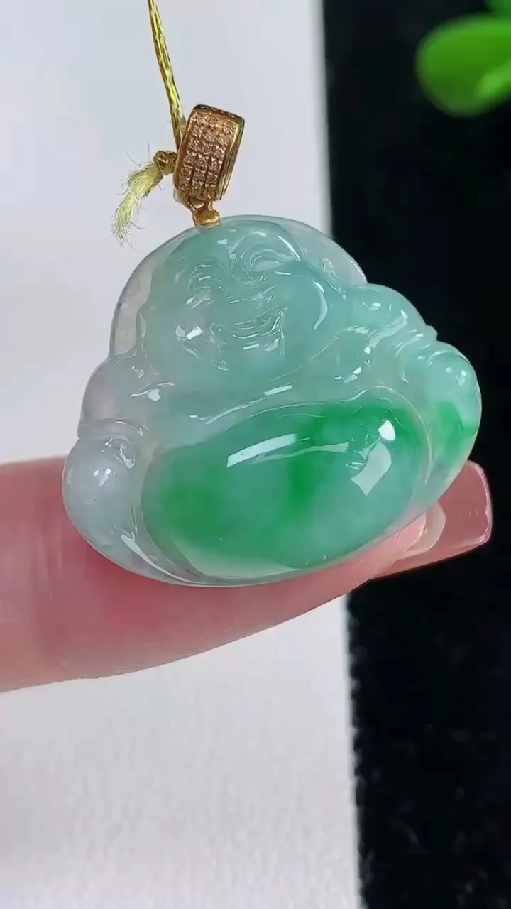 天然A货翡翠佛公吊坠，尺寸21.8-25.7-5.4，重量:4.94g
12月16日