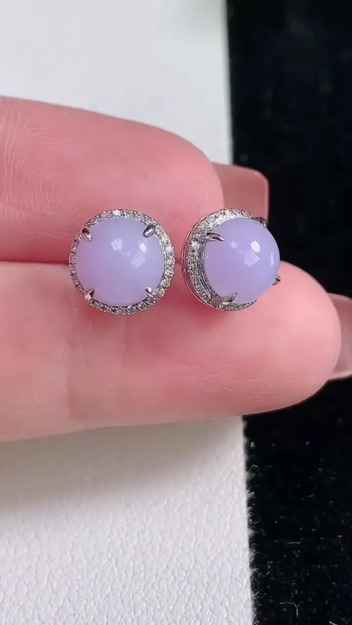 天然A货翡翠18K金紫罗兰蛋面戒指，尺寸7.5-6，重量:1.93g2025年12月16日
工厂直销收藏佳品,种好水足，色泽均匀，有种有色，上手高大气！