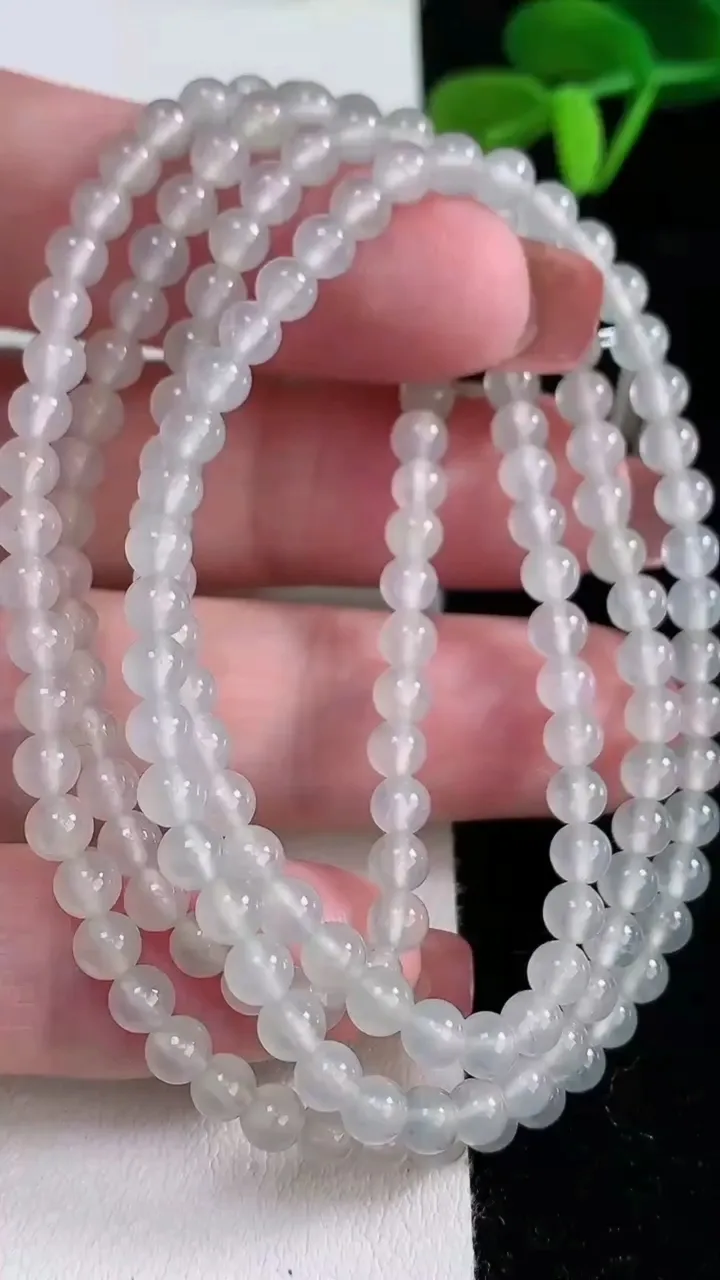 天然A货翡翠种白冰小米珠项链，尺寸4-160颗，重量:20.50g12月16日
工厂直销收藏佳品,种