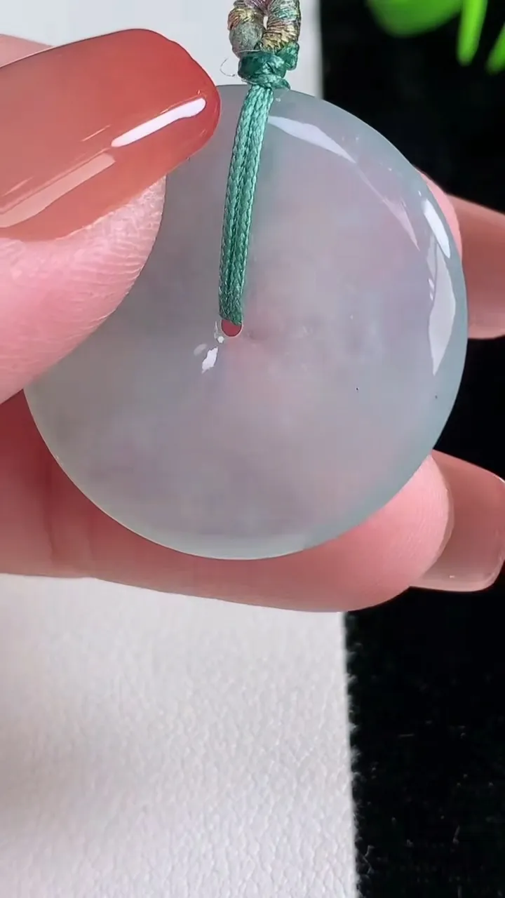 天然A货翡翠平安扣吊坠，尺寸29.6-4.7，重量:9.08g
12月16日