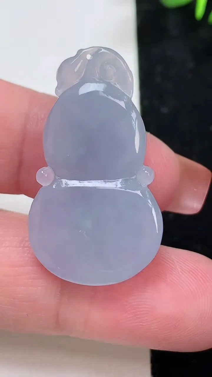 天然A货翡翠紫罗兰葫芦吊坠，尺寸34-19.4-7.6，重量:8.19g
12月16日