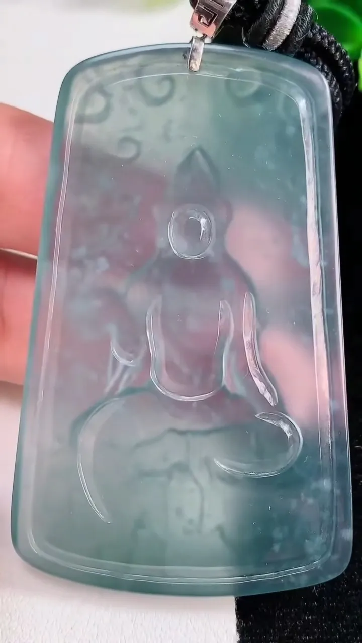天然A货翡翠冰种蓝水观音菩萨吊坠，尺寸72.5-45.6-3.7，重量:35.62g
12月16日