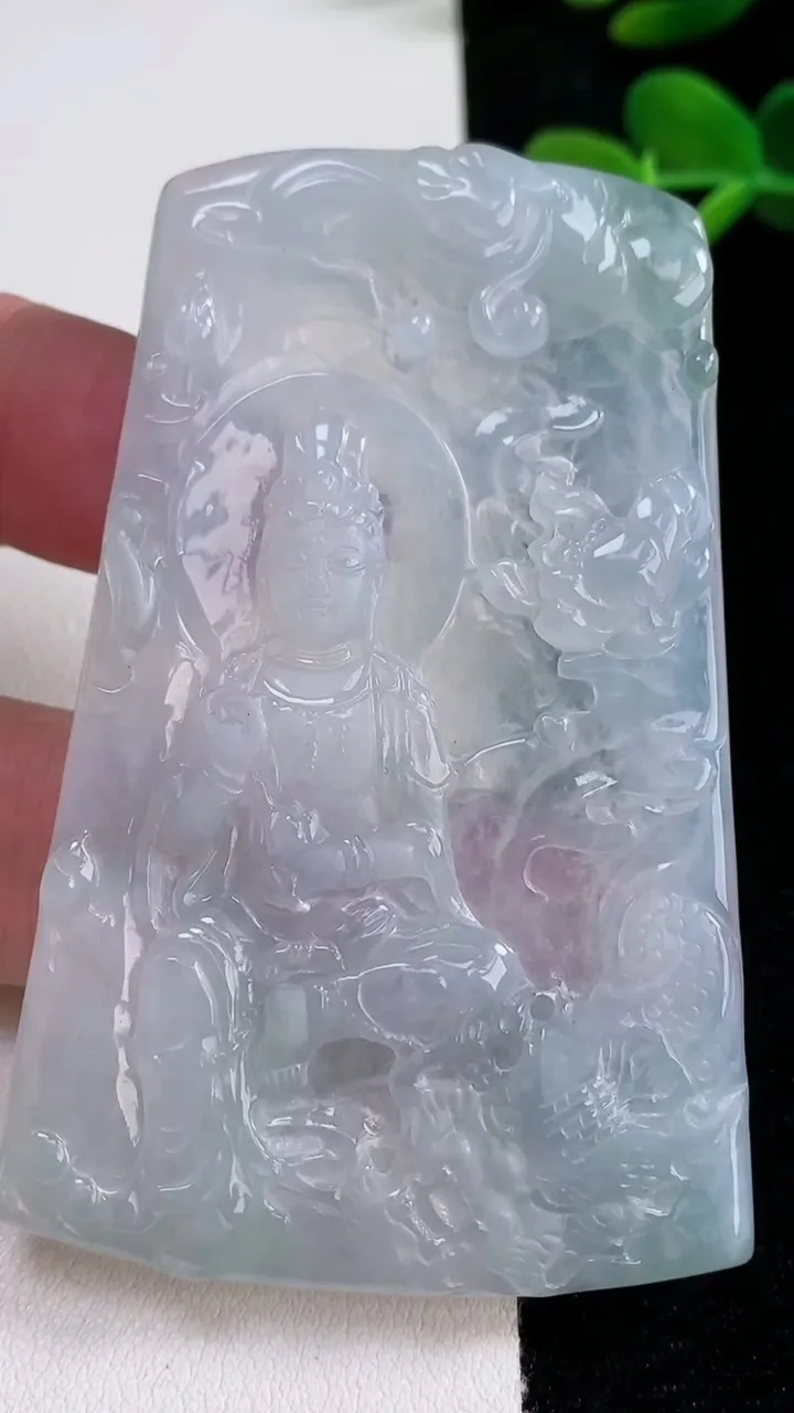 天然A货翡翠御龙观音菩萨吊坠，尺寸72.4-47-4.7，重量:31.84g
12月16日