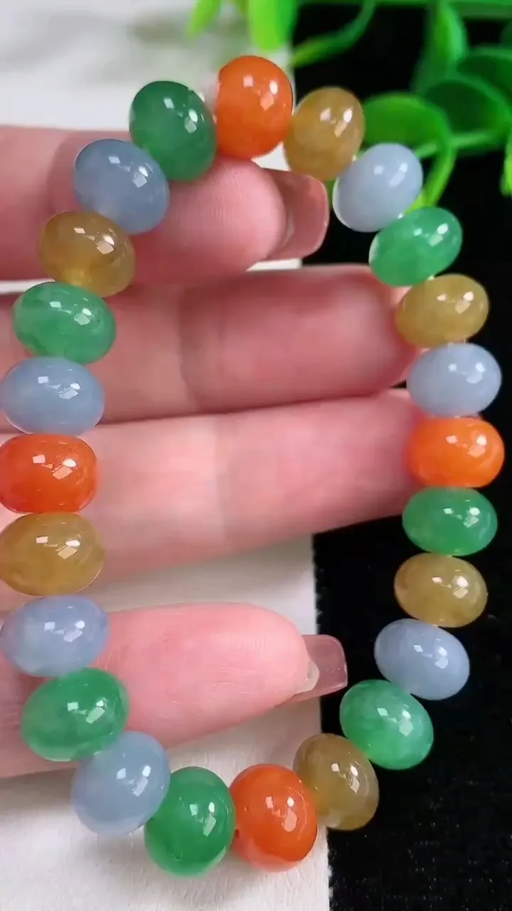 天然A货翡翠四彩算盘珠手串，尺寸10-6.7-24颗，重量:33.41g12月16日
工厂直销收藏佳