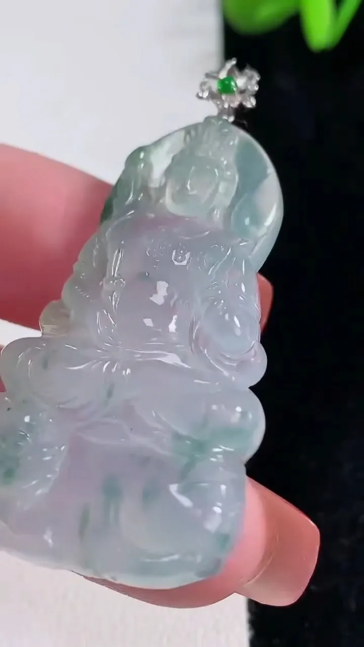 天然A货翡翠种飘花文殊菩萨吊坠，尺寸43.4-25.8-4.8，重量:10.45g
12月16日