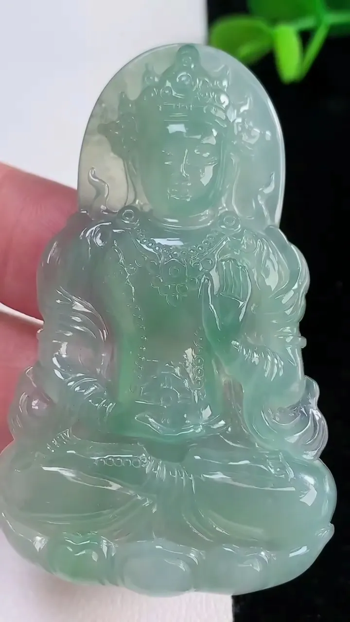 天然A货翡翠度母观音吊坠，尺寸622-38.5-6.2，重量:24.03g
12月16日