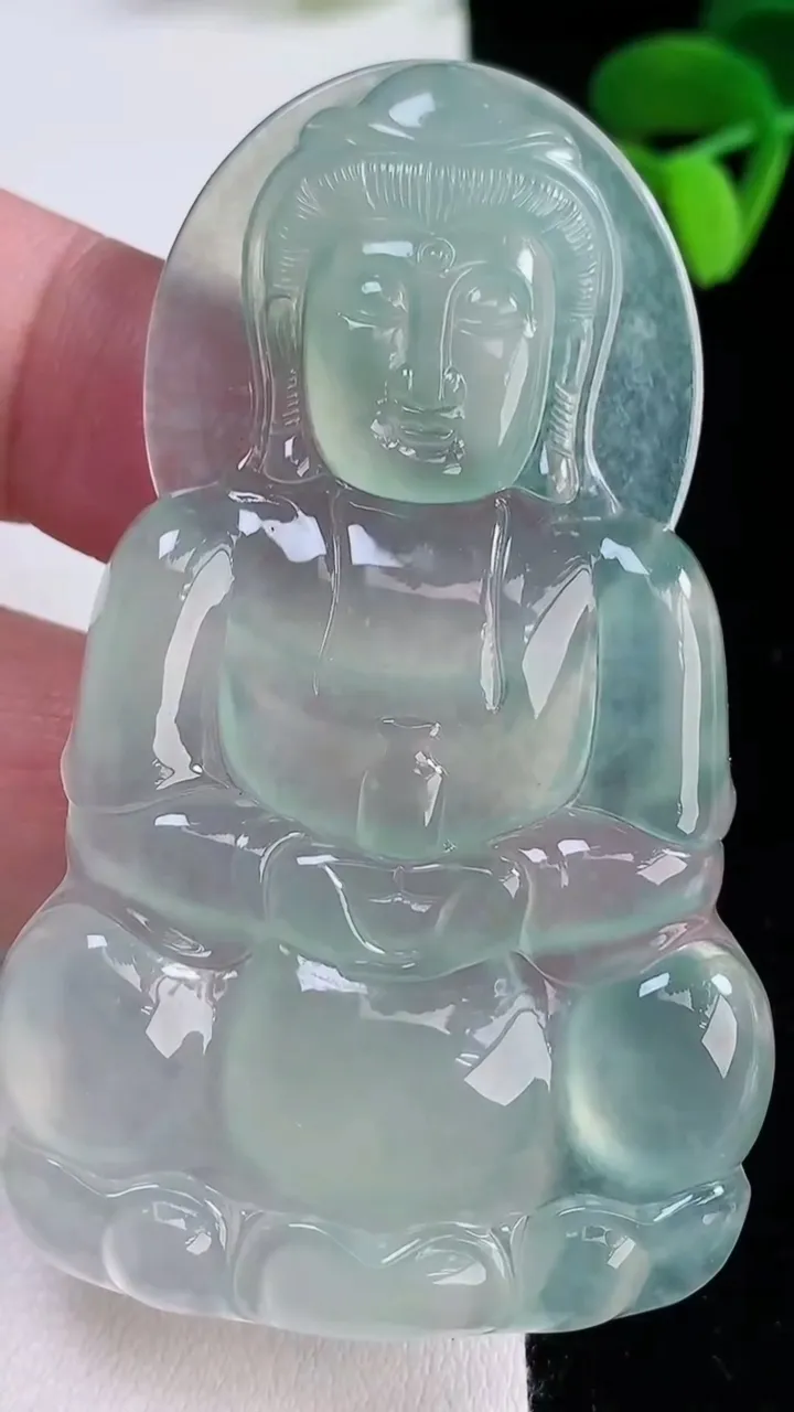 天然A货翡翠观音菩萨吊坠尺寸66-40.6-5.6，重量:29.11g
12月16日