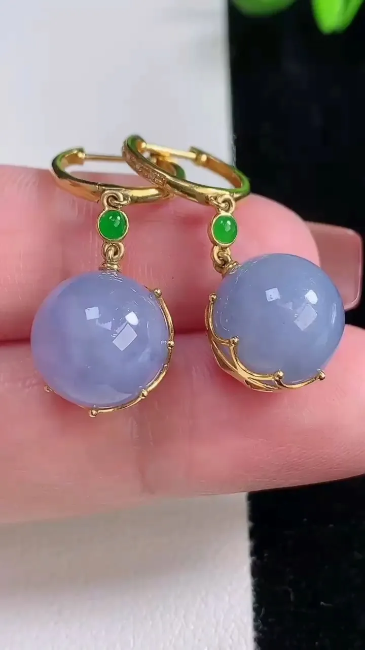 天然A货翡翠18K金紫罗兰圆珠耳坠，尺寸12.3，重量:9.05g12月16日
工厂直销收藏佳品,种