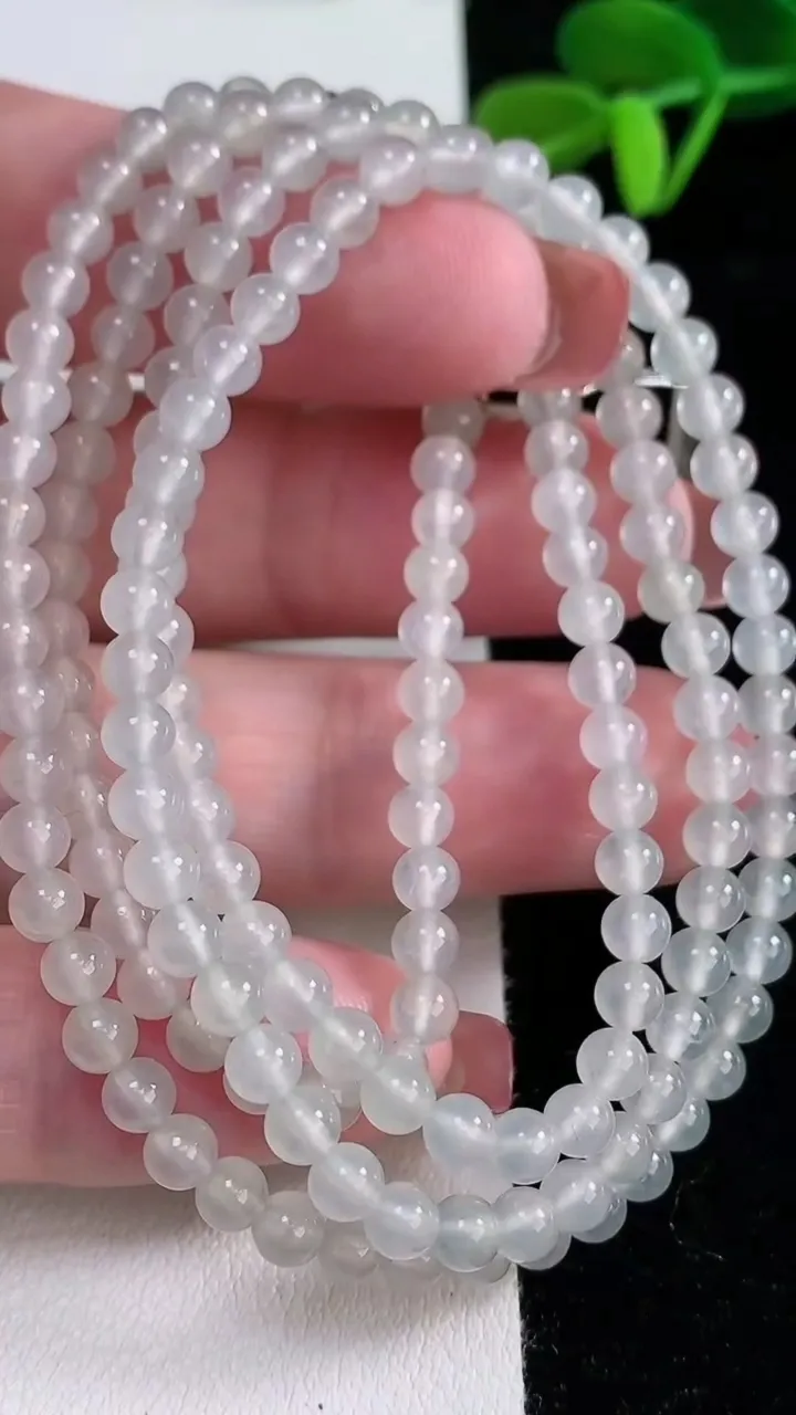 天然A货翡翠种白冰小米珠项链，尺寸4-160颗，重量:20.50g12月16日
工厂直销收藏佳品,种