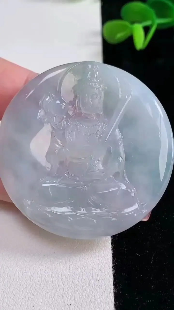 天然A货翡翠虚空藏菩萨吊坠，尺寸50.3-5.2，重量:28.83g
12月16日