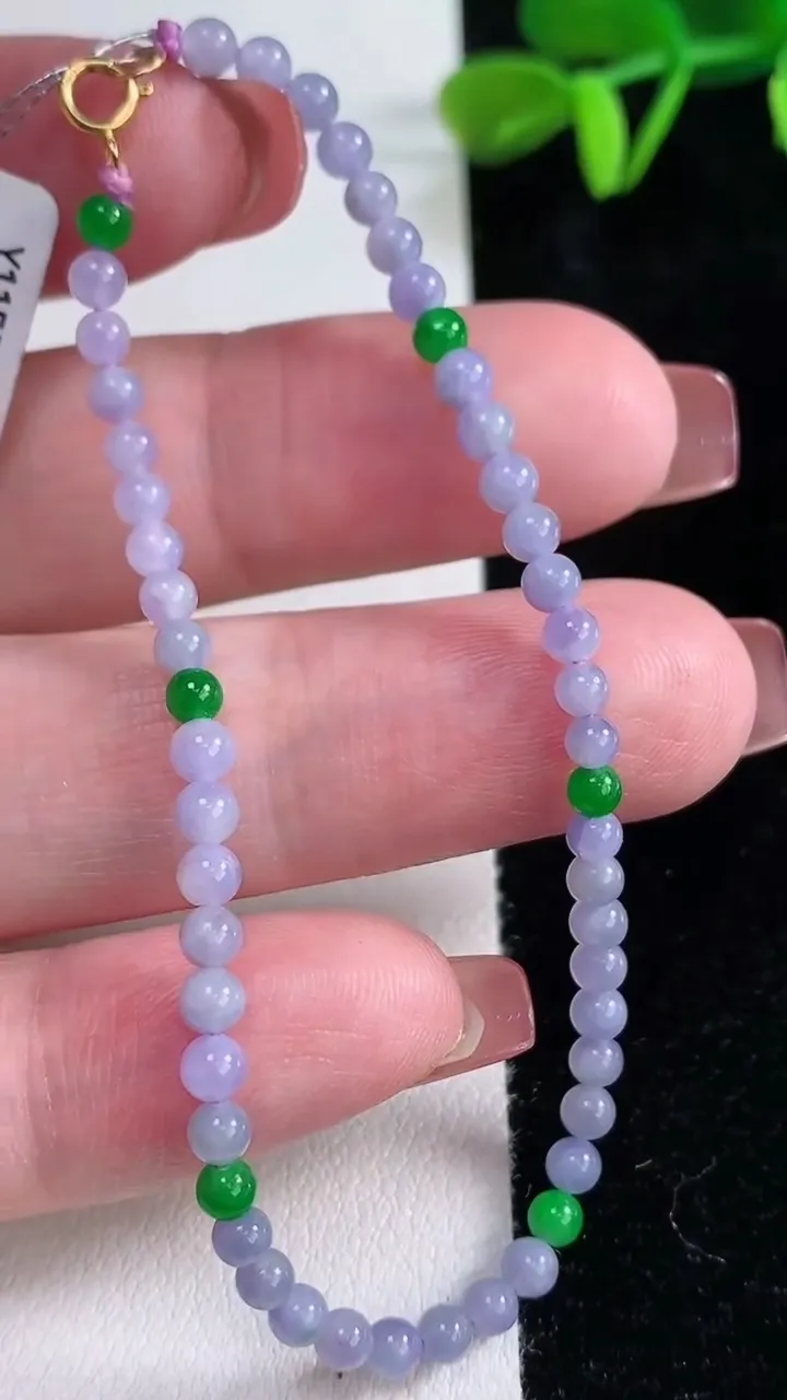 天然A货翡翠双彩紫罗兰小米珠手串，尺寸3.3-52颗，重量:3.36g12月16日
工厂直销收藏佳品,种好水足，色泽均匀，有种有色，上手高大气！