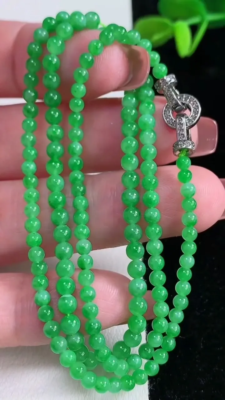 天然A货翡翠小米珠项链，尺寸3.5-150颗，重量:9.81g
12月16日