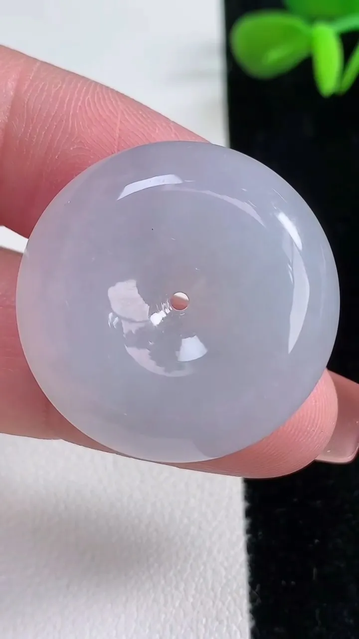 天然A货翡翠紫罗兰平安扣吊坠，尺寸29-8.6，重量:14.97g
12月16日