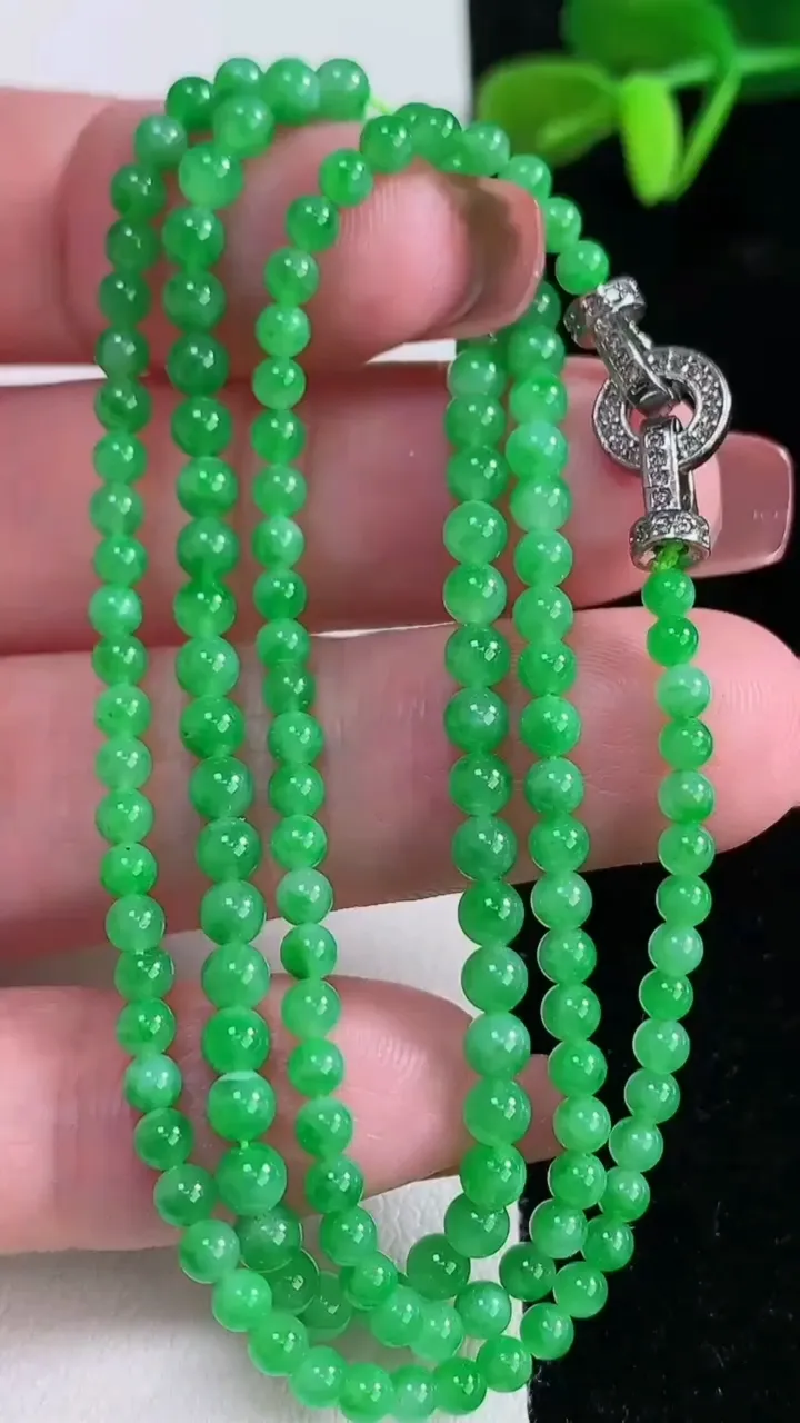 天然A货翡翠小米珠项链，尺寸3.5-150颗，重量:9.81g
12月16日