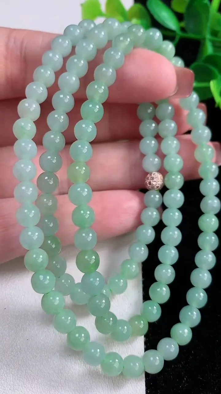 天然A货翡翠圆珠项链，尺寸6-108颗，重:37.44g
12月16日