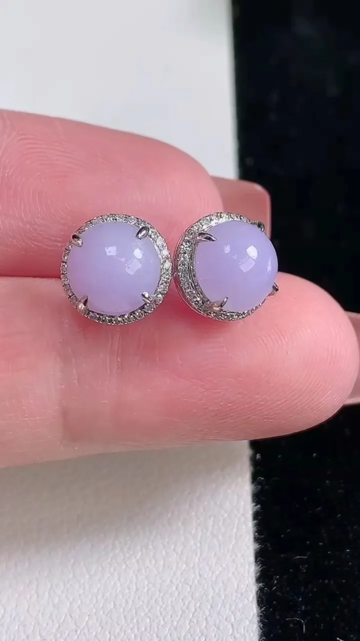 天然A货翡翠18K金紫罗兰蛋面戒指，尺寸7.5-6，重量:1.93g2025年12月16日
工厂直销收藏佳品,种好水足，色泽均匀，有种有色，上手高大气！