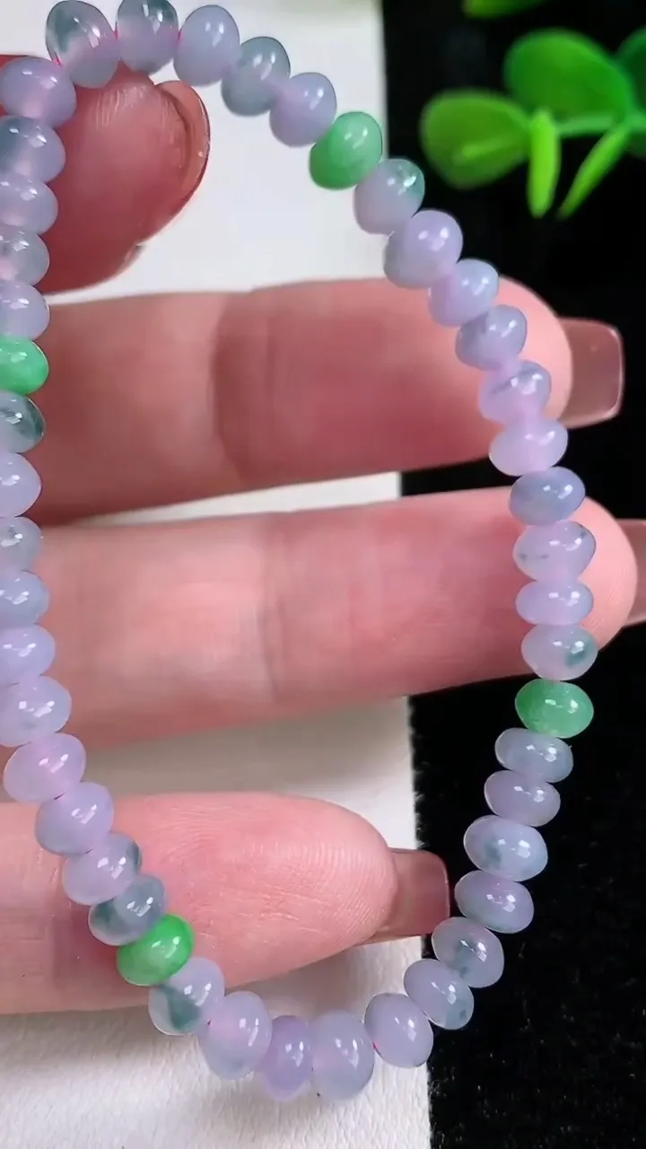 天然A货翡翠双彩紫罗兰算盘珠手串，尺寸5.6-3.3-45颗，重量:10.06g12月16日
工厂直销收藏佳品,种好水足，色泽均匀，有种有色，上手高大气！