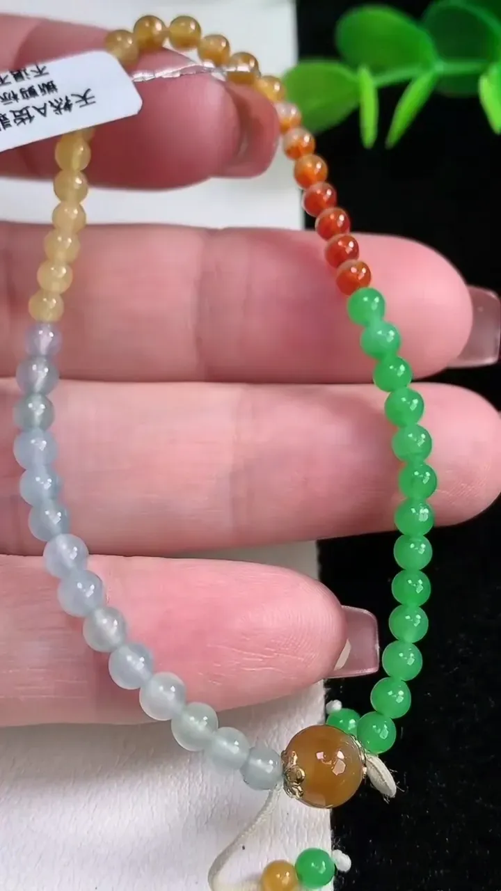 天然A货翡翠三彩小米珠手串，尺寸3.4-49颗，重量:5.00g12月16日
工厂直销收藏佳品,种好水足，色泽均匀，有种有色，上手高大气！