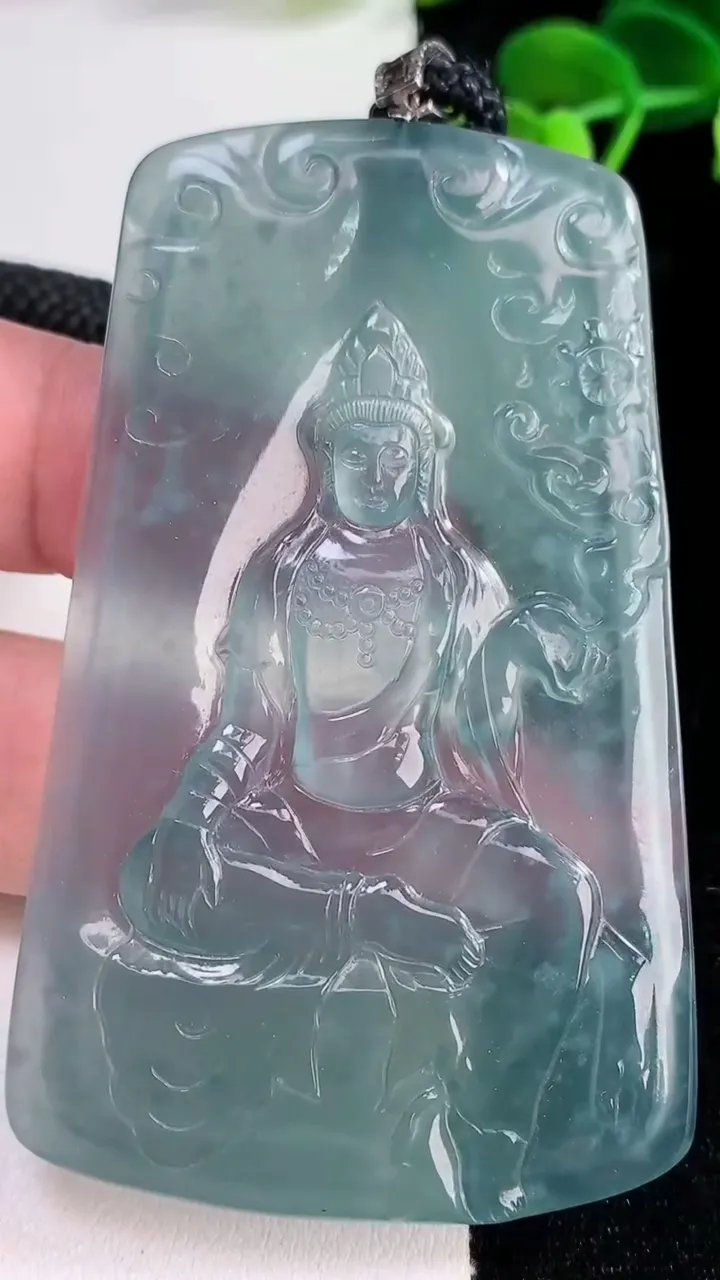 天然A货翡翠冰种蓝水观音菩萨吊坠，尺寸72.5-45.6-3.7，重量:35.62g
12月16日