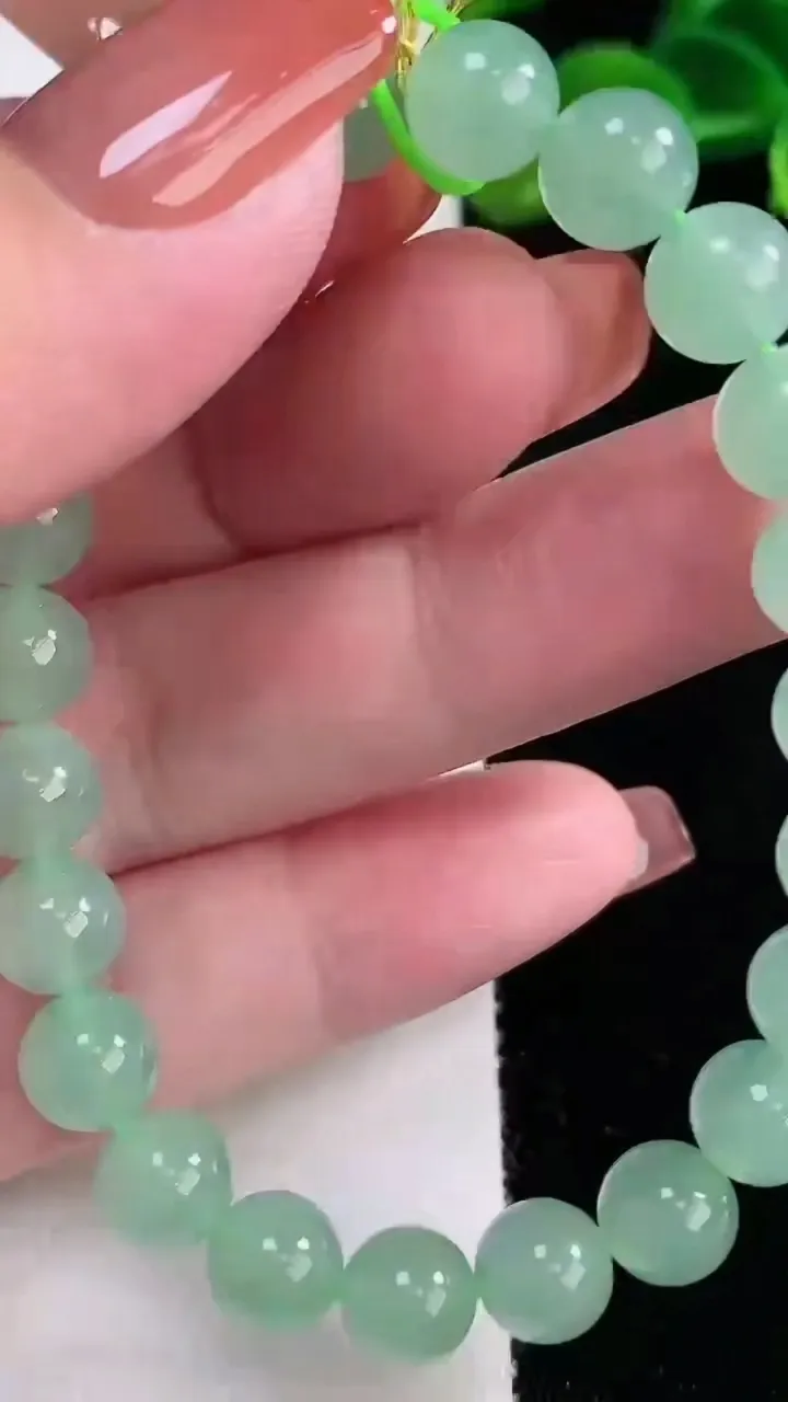 天然A货翡翠圆珠手串，尺寸8-23颗，重量:20.94g12月16日
工厂直销收藏佳品,种好水足，色泽均匀，有种有色，上手高大气！