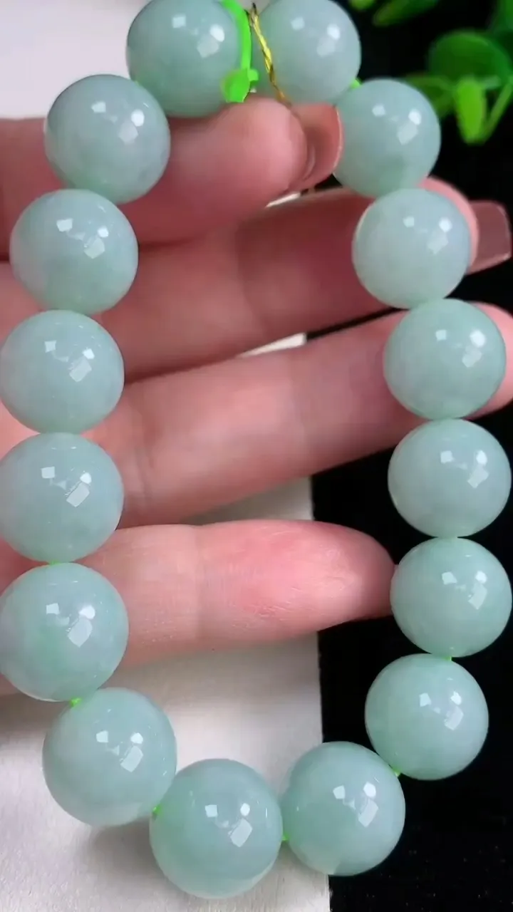 天然A货翡翠圆珠手串，尺寸13-16颗，重量:61.58g12月16日
工厂直销收藏佳品,种好水足，