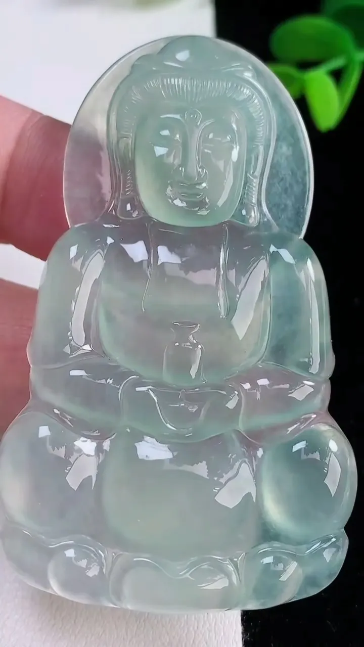 天然A货翡翠观音菩萨吊坠尺寸66-40.6-5.6，重量:29.11g
12月16日