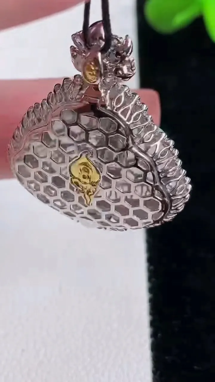 天然A货翡翠佛公吊坠，尺寸32.2-26.4-8.8，裸石29.7-23重量:6.39g
12月16日