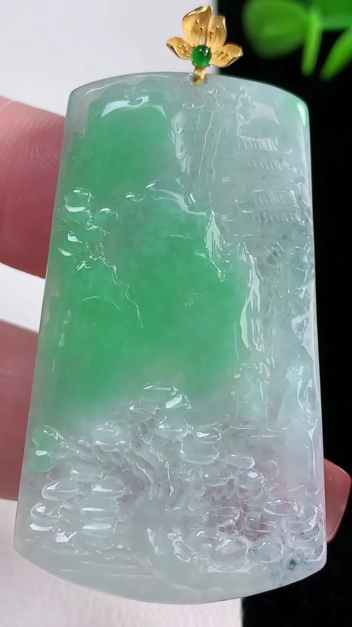 天然A货翡翠山水牌吊坠，尺寸50-29.4-3.7，重量:13.66g
12月16日