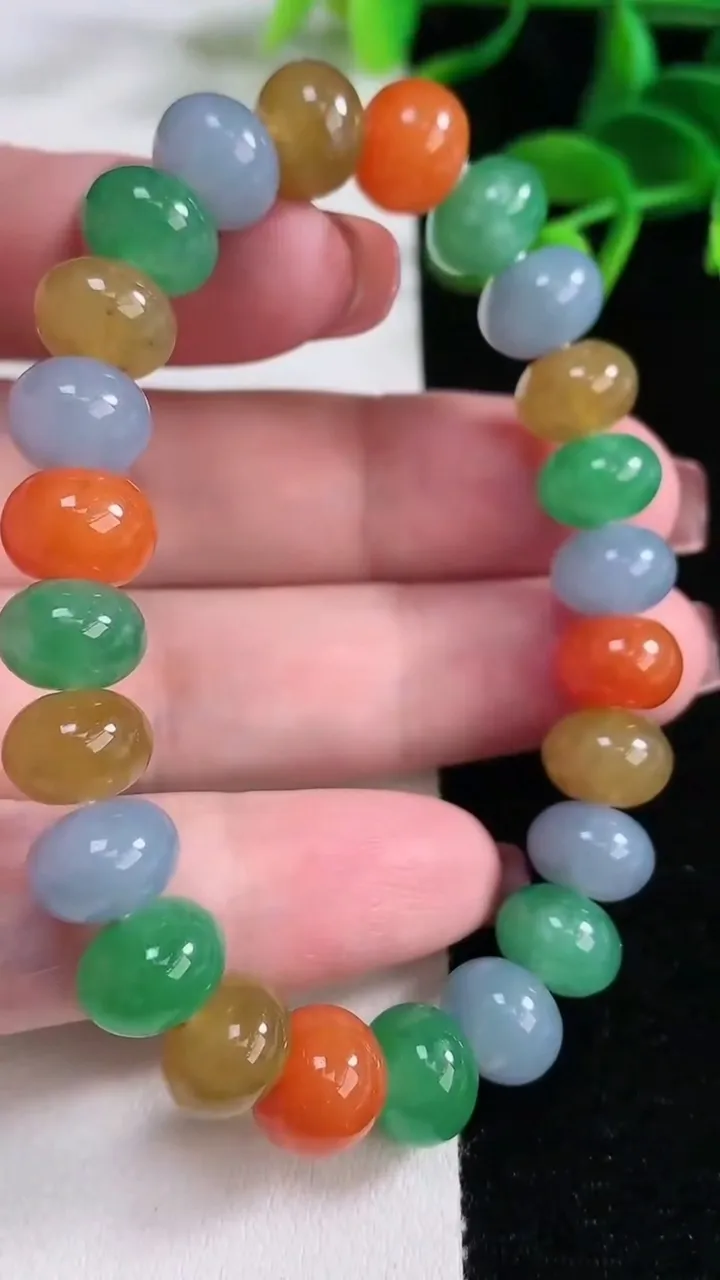 天然A货翡翠四彩算盘珠手串，尺寸10-6.7-24颗，重量:33.41g12月16日
工厂直销收藏佳品,种好水足，色泽均匀，有种有色，上手高大气！