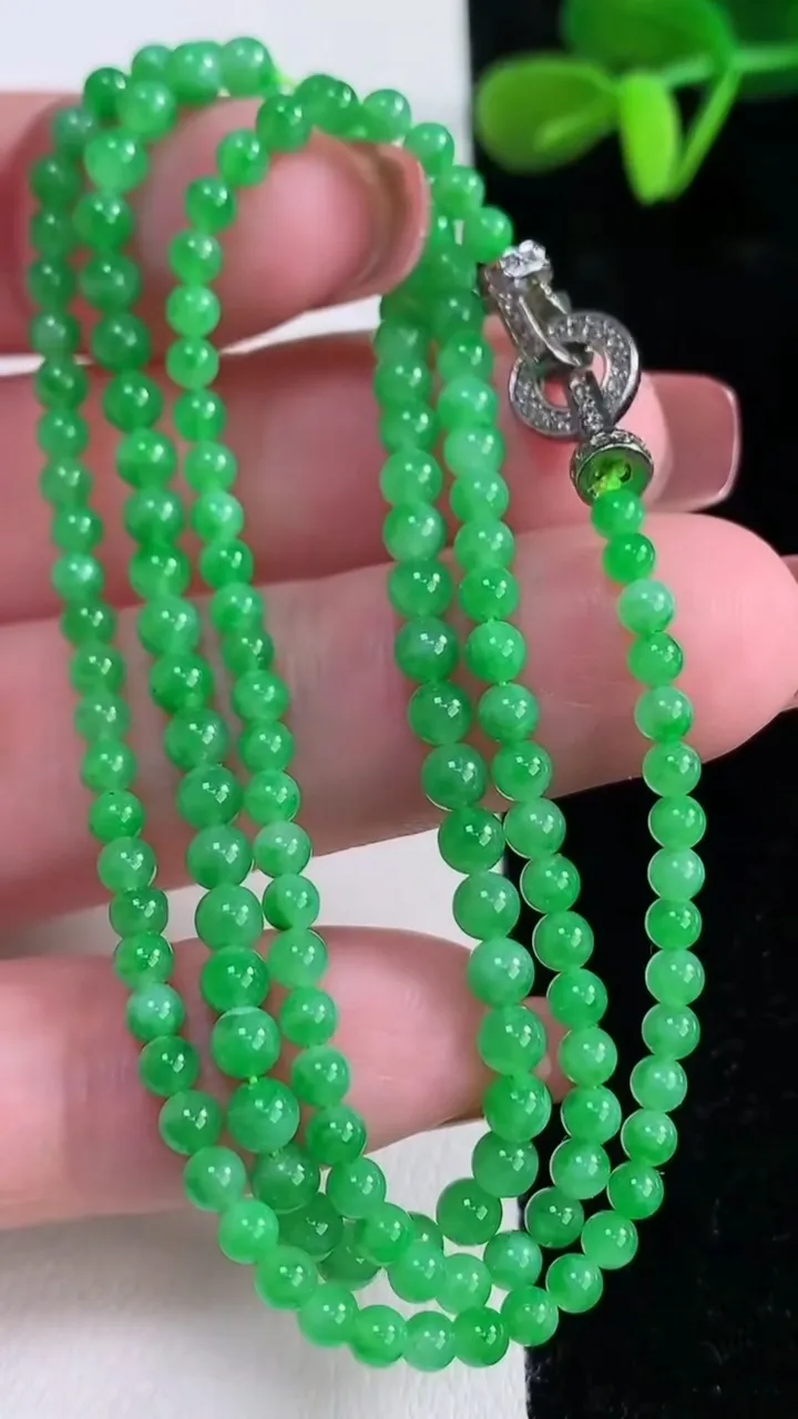 天然A货翡翠小米珠项链，尺寸3.5-150颗，重量:9.81g
12月16日