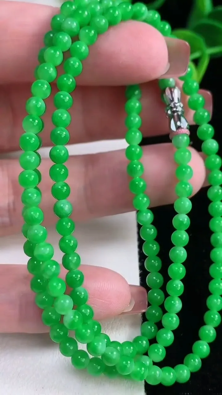 天然A货翡翠小米珠项链，尺寸3.8-150颗，重量:15.82g
12月16日
