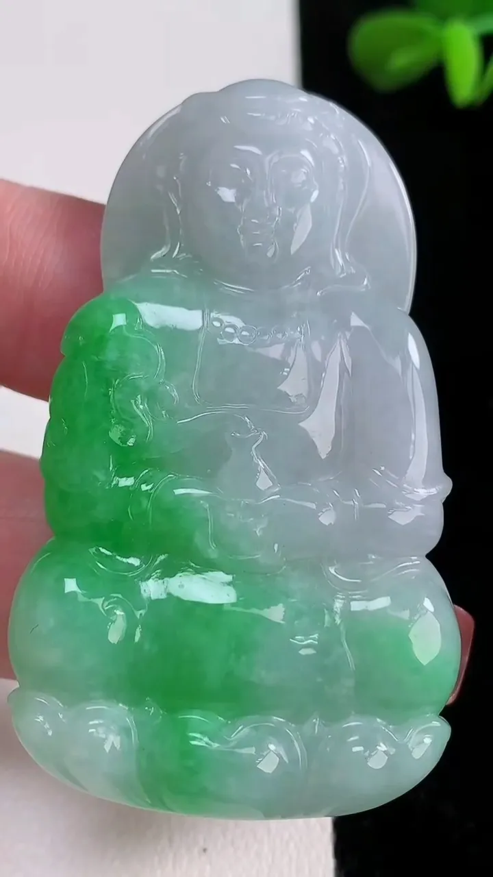 天然A货翡翠观音菩萨吊坠，尺寸54.7-33.2-5.4，重量:22.65g
12月16日