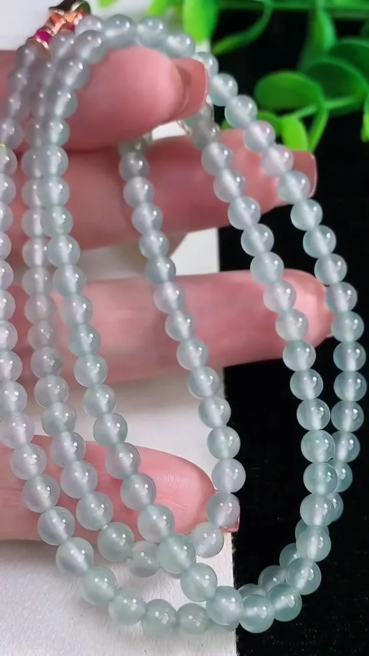 天然A货翡翠圆珠项链，尺寸5-128颗，重量:30.44g
12月16日