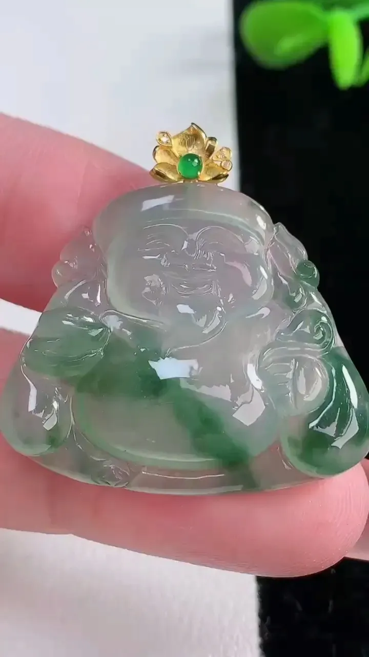天然A货翡翠财神爷吊坠，尺寸27.2-32.2-5.4，重量:7.63g
12月16日
