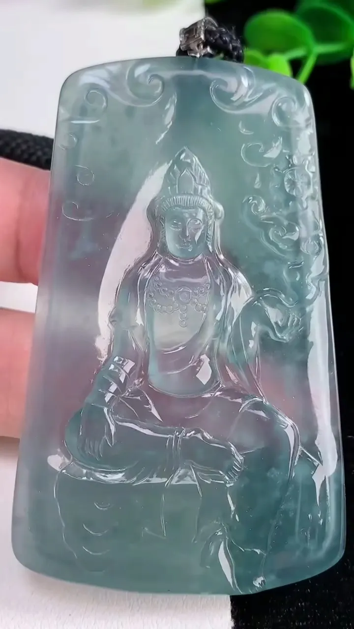 天然A货翡翠冰种蓝水观音菩萨吊坠，尺寸72.5-45.6-3.7，重量:35.62g
12月16日