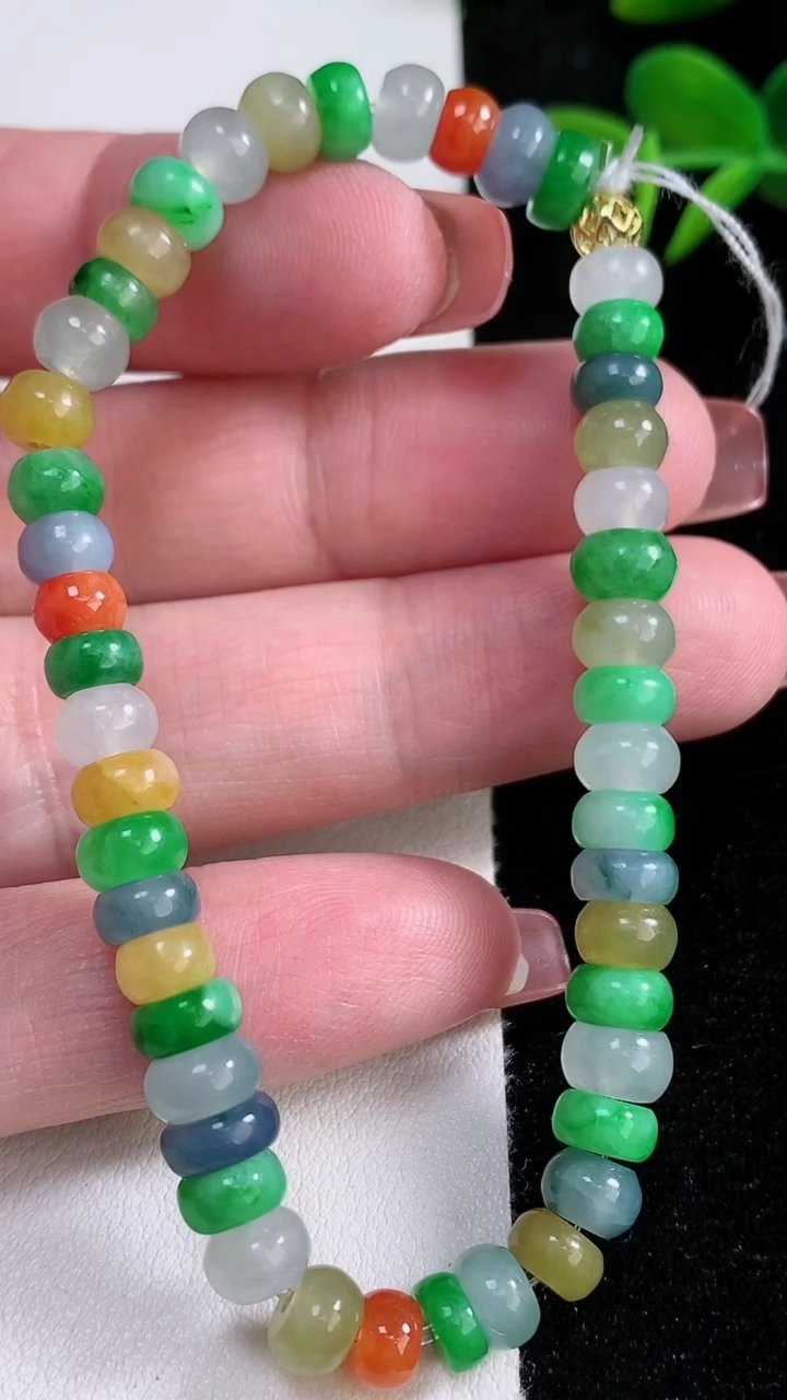 天然A货翡翠四彩算盘珠手串，尺寸6.4-4.3-47颗，重量:15.30g12月16日
工厂直销收藏