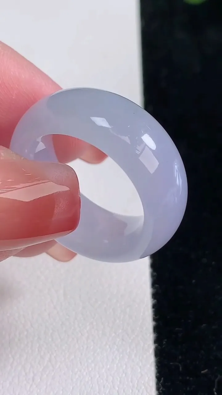 天然A货翡翠紫罗兰指环戒指，尺寸18.2-10-4.3，重量:8.59g2025年12月16日
工厂直销收藏佳品,种好水足，色泽均匀，有种有色，上手高大气！