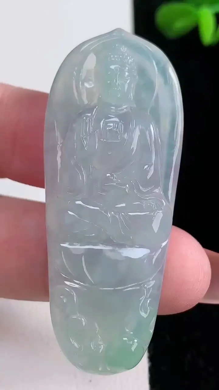 天然A货翡翠阿弥陀佛吊坠，尺寸56-22.7-5.6，重量:14.57g
12月16日