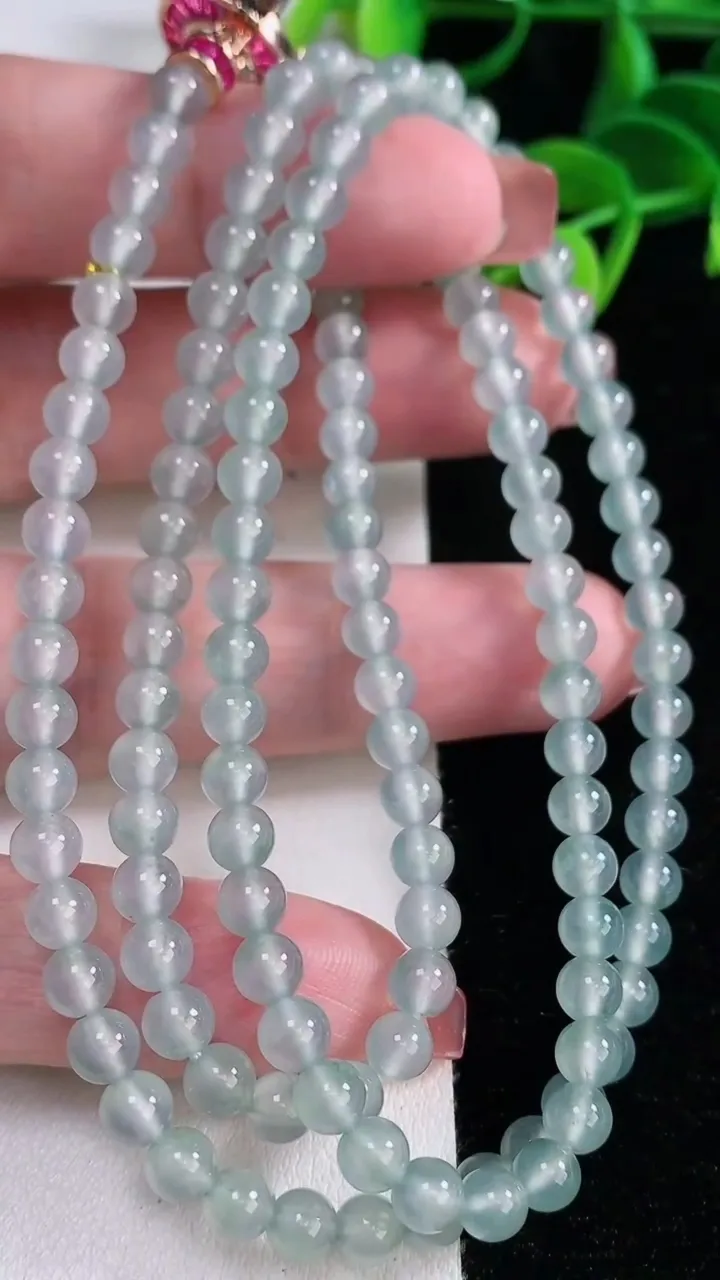 天然A货翡翠圆珠项链，尺寸5-128颗，重量:30.44g
12月16日