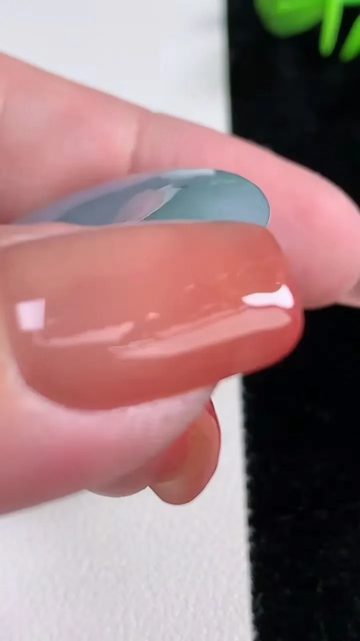 天然A货翡翠冰种飘花平安扣吊坠，尺寸29.4-7.5，重量:13.74g
12月16日