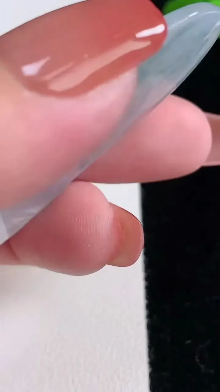 天然A货翡翠观音菩萨吊坠，尺寸55.7-27.5-5.2，重量:15.61g
12月16日