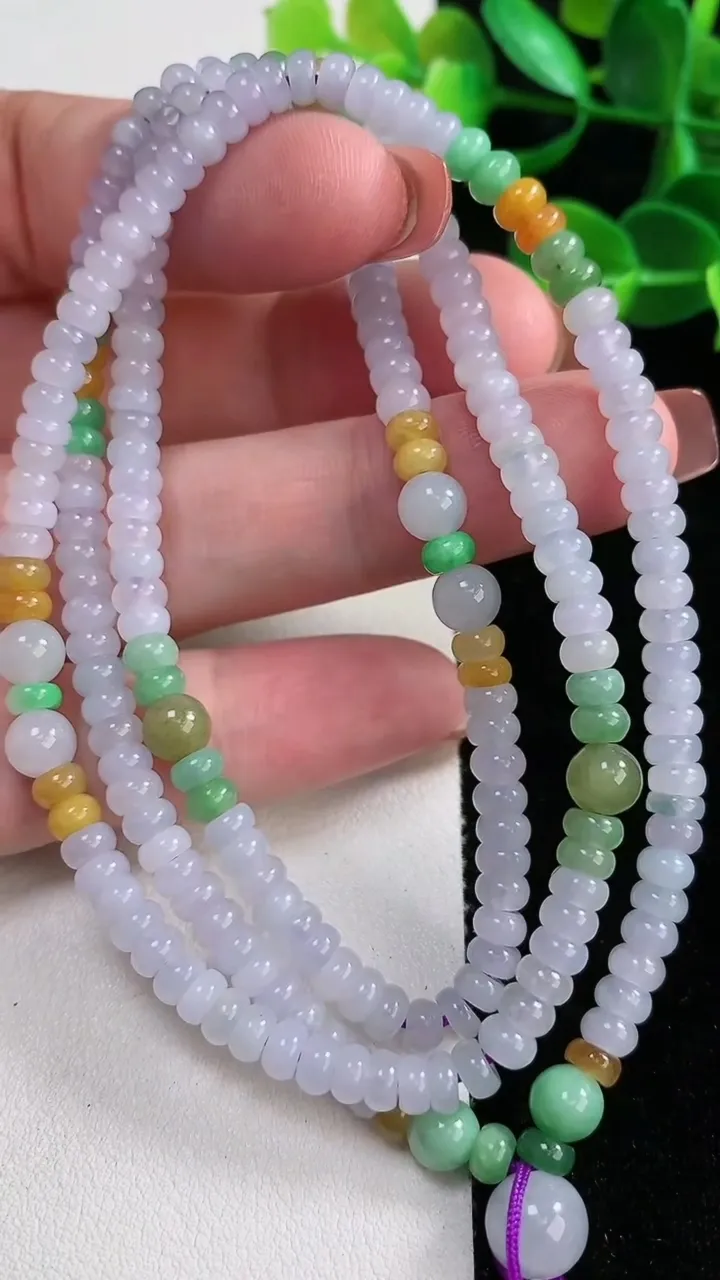 天然A货翡翠三彩算盘珠项链，尺寸4.5-233颗，重:31.04g12月16日
工厂直销收藏佳品,种好水足，色泽均匀，有种有色，上手高大气！