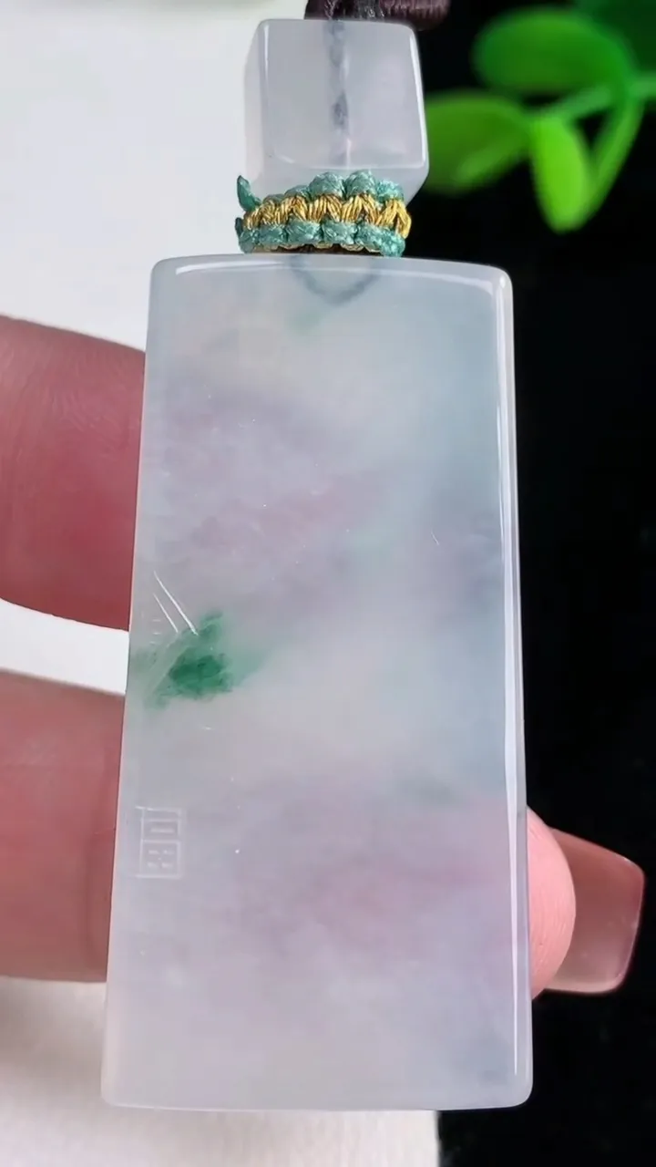 天然A货翡翠种飘花无事牌吊坠，尺寸45-22.5-5.7，重量:20.06g
12月16日