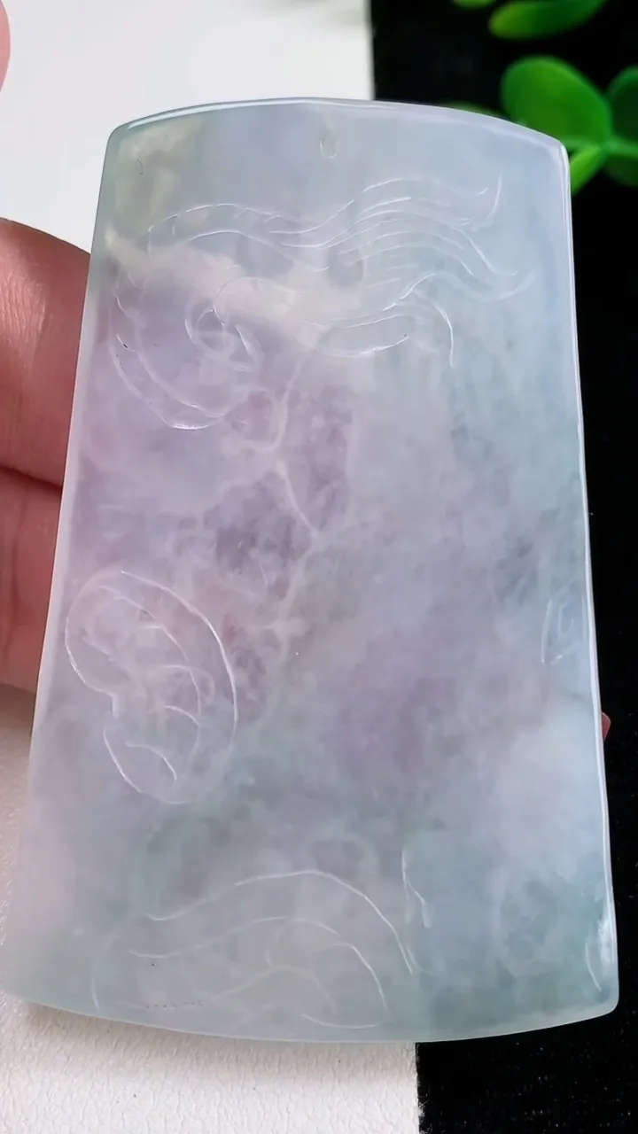 天然A货翡翠御龙观音菩萨吊坠，尺寸72.4-47-4.7，重量:31.84g
12月16日