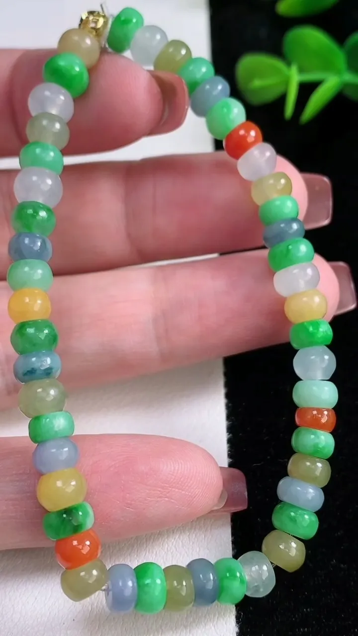 天然A货翡翠四彩算盘珠手串，尺寸6.5-4-48颗，重量:15.38g12月16日
工厂直销收藏佳品
