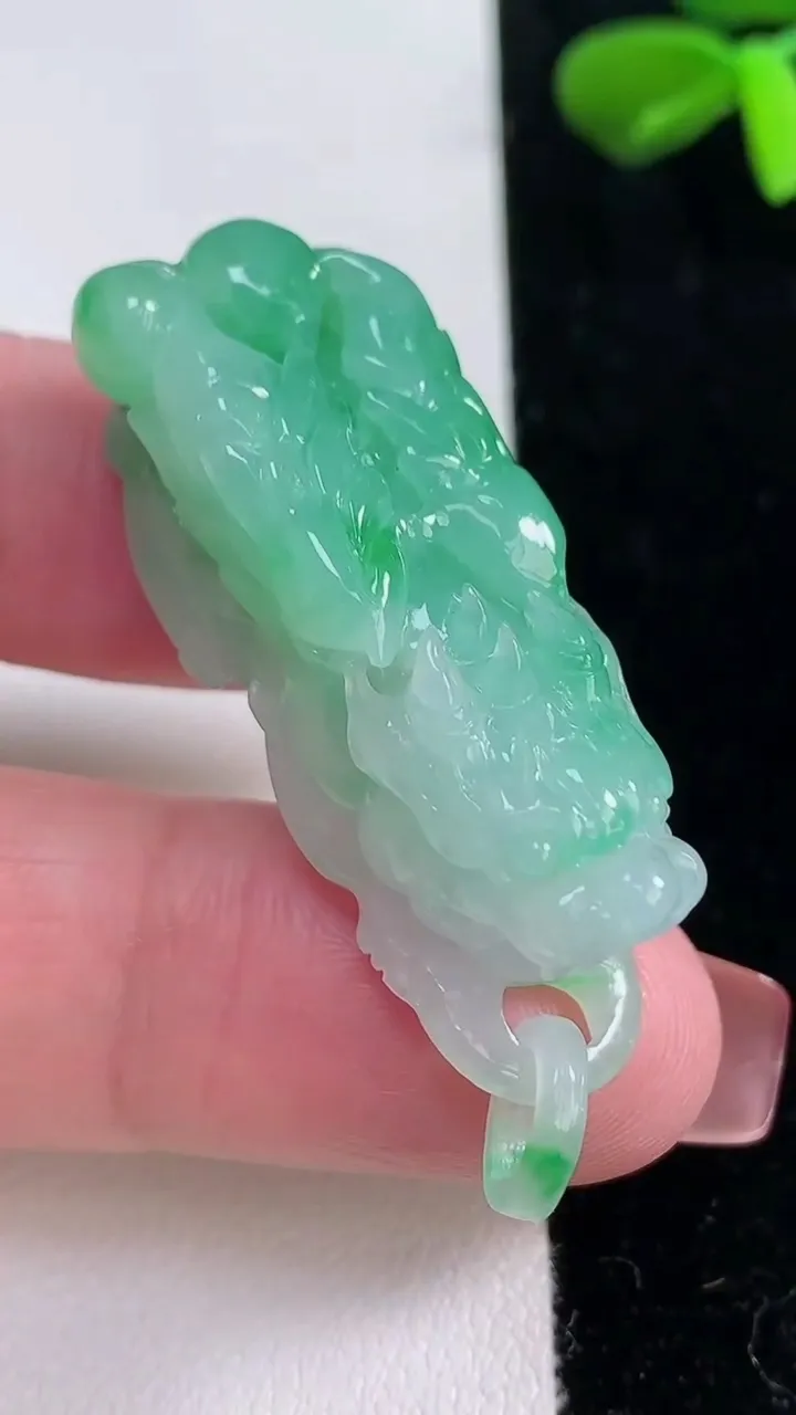 天然A货翡翠貔貅吊坠，尺寸40-15.3-15.2，重量:18.47g
12月16日