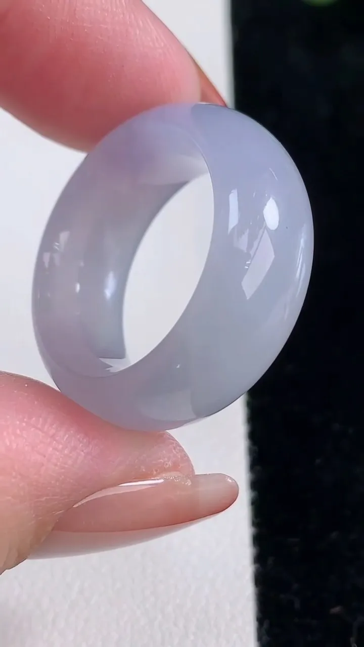 天然A货翡翠紫罗兰指环戒指，尺寸18.2-10-4.3，重量:8.59g2025年12月16日
工厂直销收藏佳品,种好水足，色泽均匀，有种有色，上手高大气！