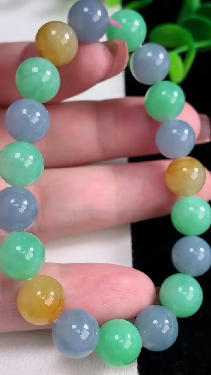 天然A货翡翠三彩圆珠手串，尺寸10-19颗，重量:32.41g12月16日
工厂直销收藏佳品,种好水足，色泽均匀，有种有色，上手高大气！