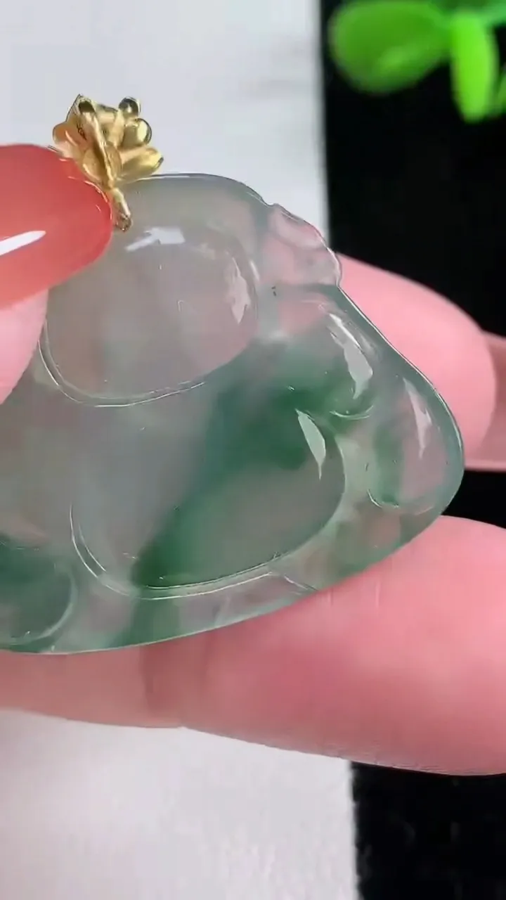 天然A货翡翠财神爷吊坠，尺寸27.2-32.2-5.4，重量:7.63g
12月16日